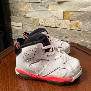 Child’s Sz 6 Nike Air Jordan’s White Black Coral Lace Up Walking Sneakers Shoe